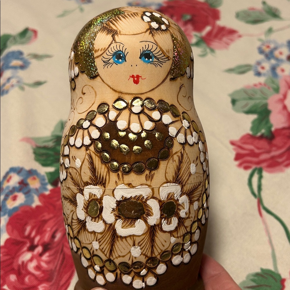 Russian nesting dolls - Picture 3 of 8